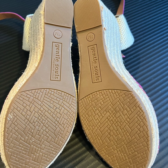 Kenneth Cole Gentle Souls Wedge - Picture 6 of 9